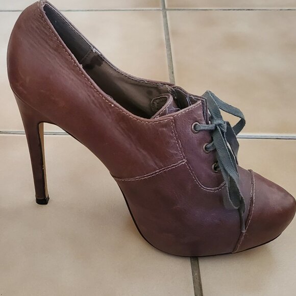 Restricted Brown Leather Lace-Up Oxford Heels – Size 9 - Picture 5 of 16